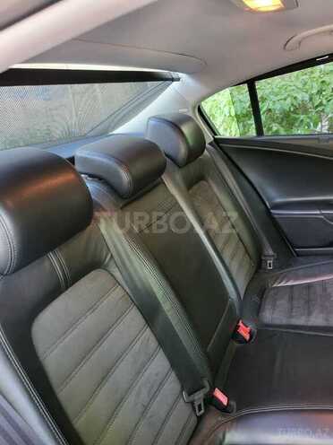 Volkswagen Passat-11