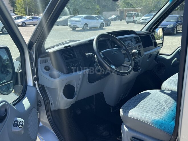 Ford Transit-12