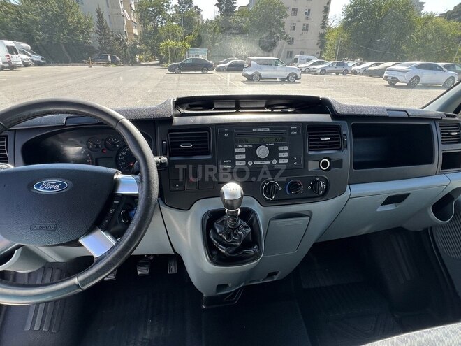 Ford Transit-14