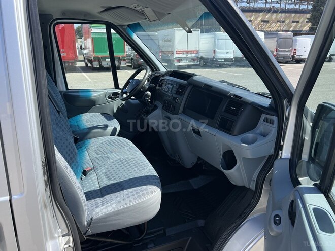 Ford Transit-11