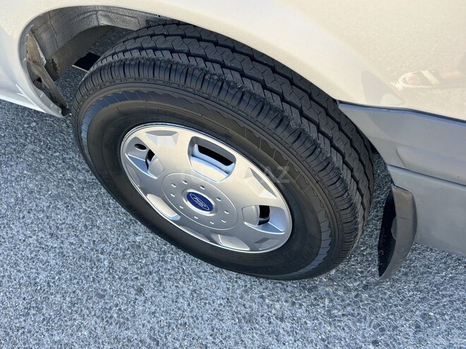 Ford Transit-8