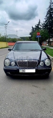 Mercedes E 240 1999, 450,000 km - 2.4 l - Qusar