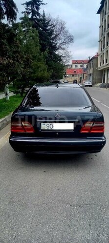 Mercedes E 240 1999, 450,000 km - 2.4 l - Qusar