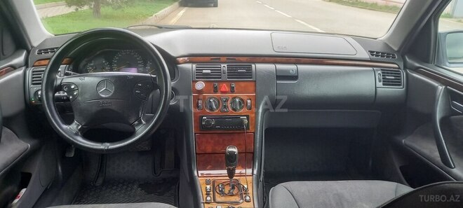 Mercedes E 240 1999, 450,000 km - 2.4 l - Qusar