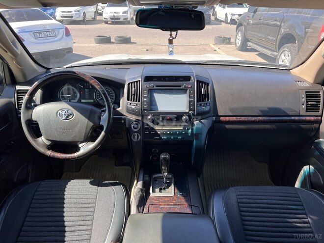 Toyota Land Cruiser-10