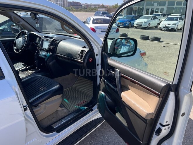 Toyota Land Cruiser-13