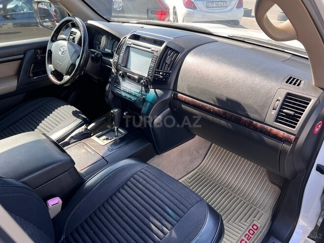Toyota Land Cruiser-14