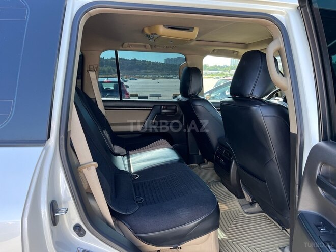 Toyota Land Cruiser-12