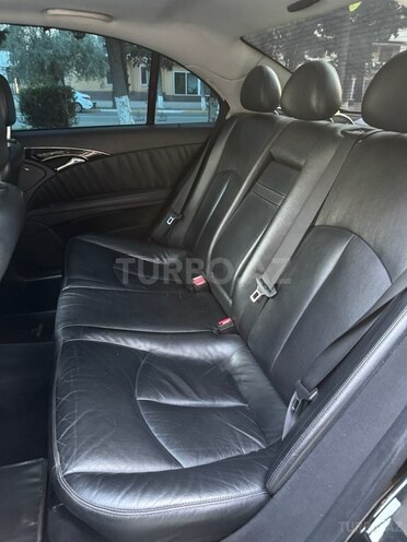 Mercedes E 280-11