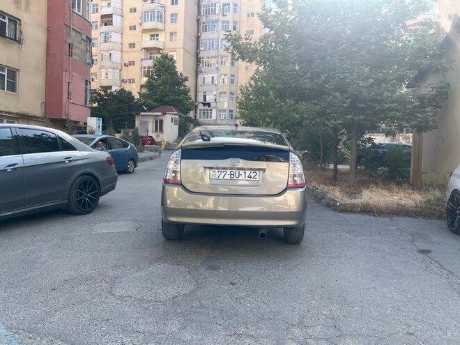 Toyota Prius-8