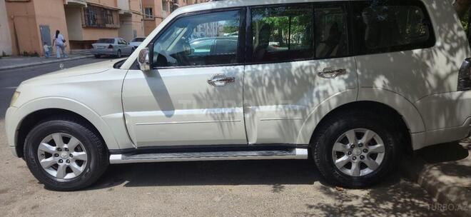 Mitsubishi Pajero-2