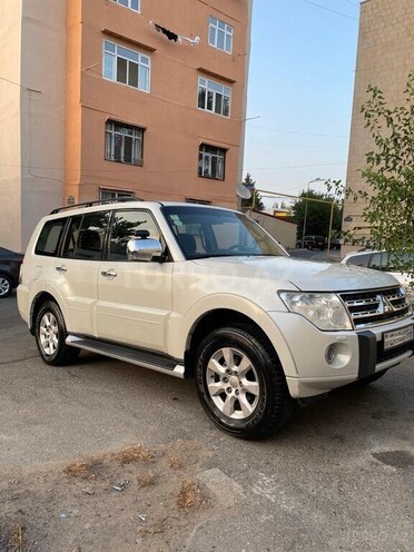 Mitsubishi Pajero-9