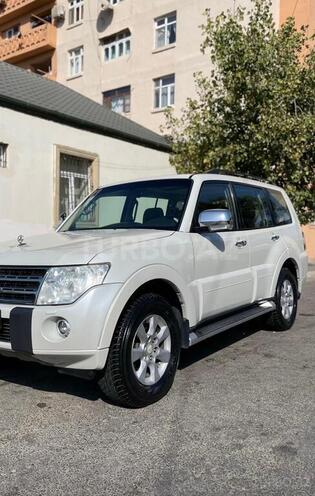 Mitsubishi Pajero-8
