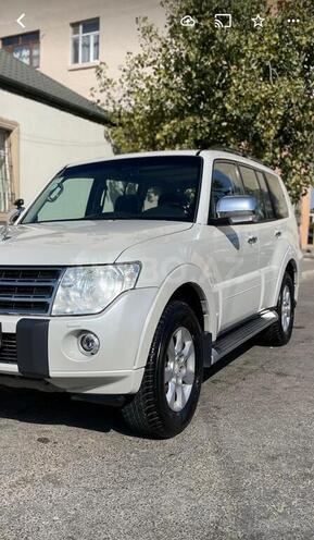 Mitsubishi Pajero-5