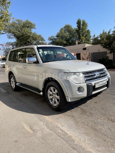 Mitsubishi Pajero-7