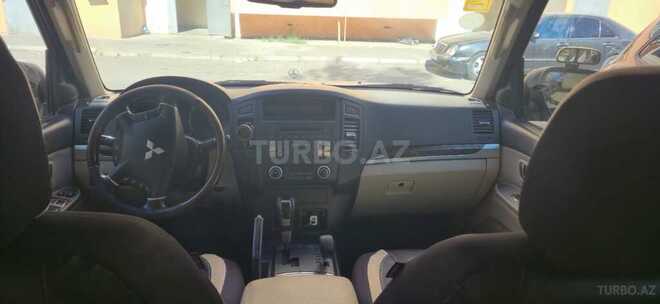 Mitsubishi Pajero-12