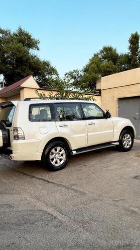 Mitsubishi Pajero-6