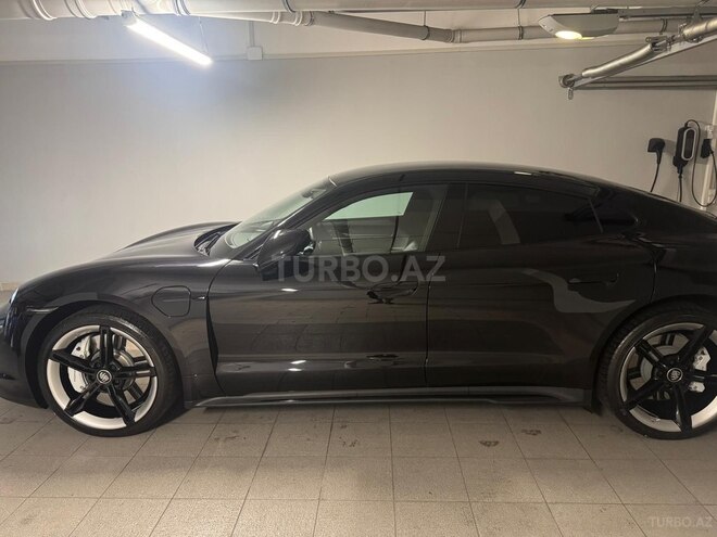 Porsche Taycan-6