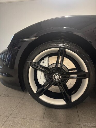 Porsche Taycan-7