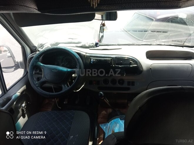 Ford Transit-6