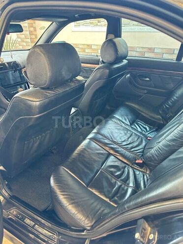 BMW 528 1999, 389,000 km - 2.8 l - Bakı