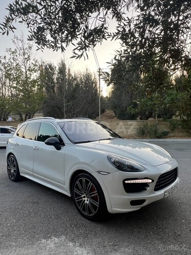 Porsche Cayenne-1
