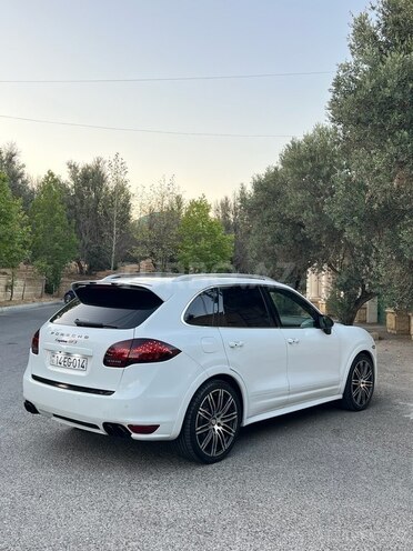 Porsche Cayenne-2