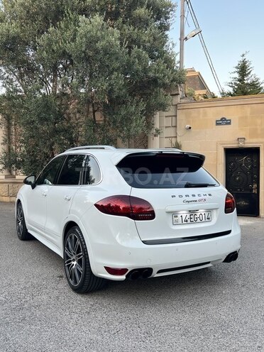 Porsche Cayenne-4