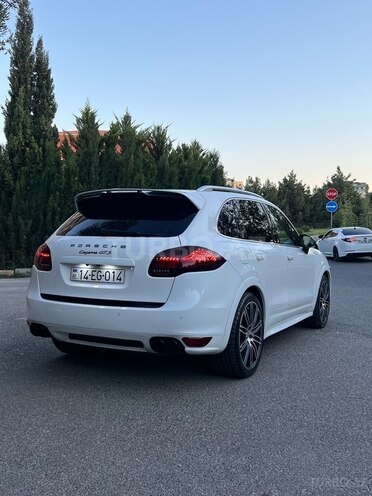 Porsche Cayenne-8