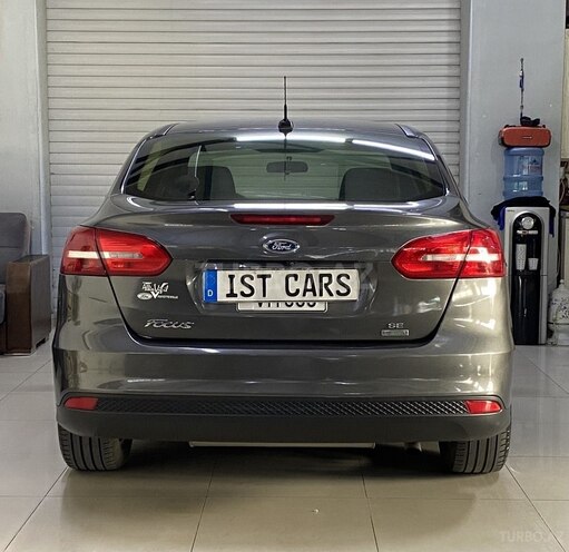 Ford Focus-8