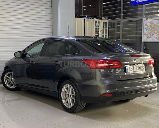 Ford Focus-11