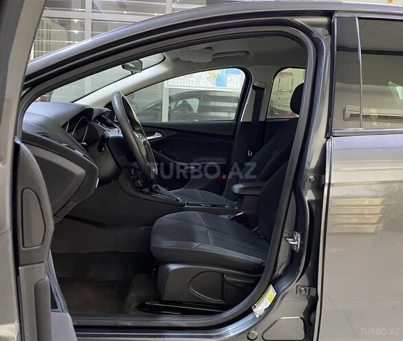 Ford Focus-15