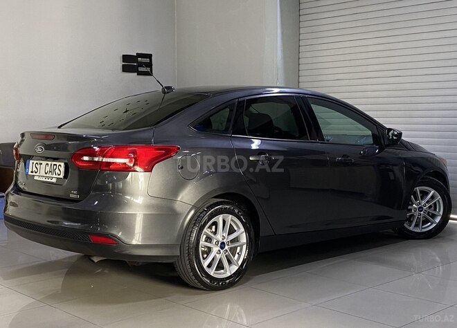 Ford Focus-12