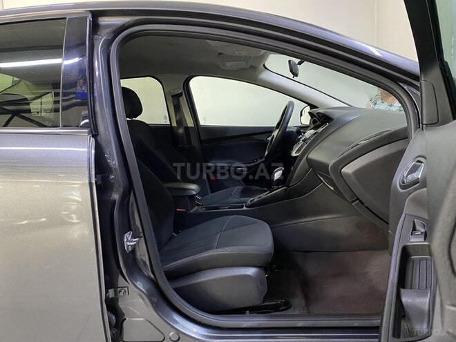 Ford Focus-16