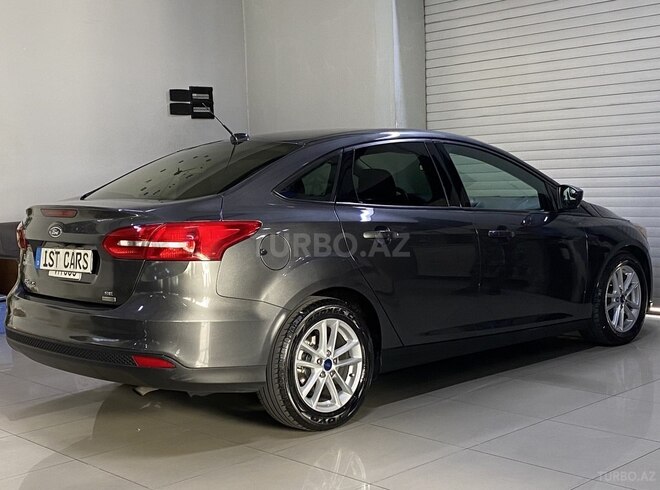 Ford Focus-10