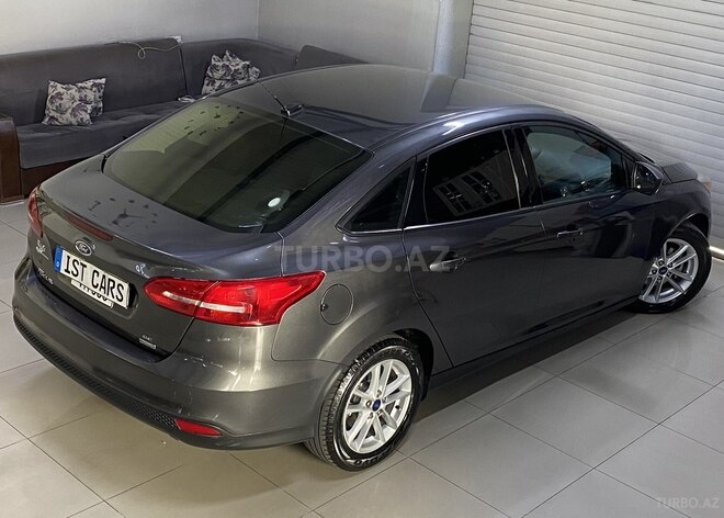 Ford Focus-13