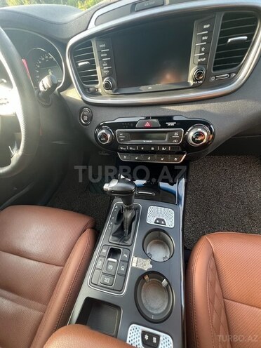 Kia Sorento-12