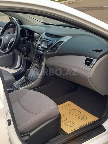 Hyundai Elantra 2015, 110,000 km - 1.8 l - Ucar