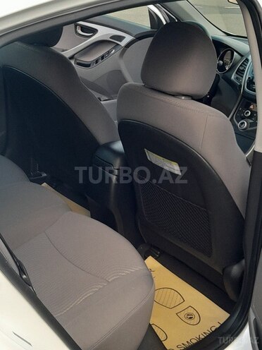 Hyundai Elantra 2015, 110,000 km - 1.8 l - Ucar