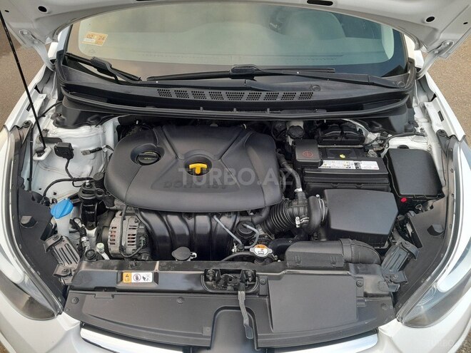 Hyundai Elantra 2015, 110,000 km - 1.8 l - Ucar