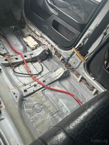 BMW 523 1997, 320,000 km - 2.5 l - Bakı