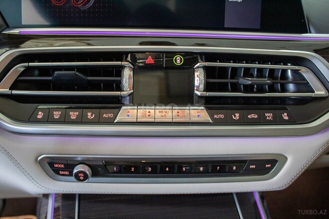 BMW X7-28