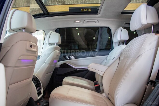 BMW X7-12