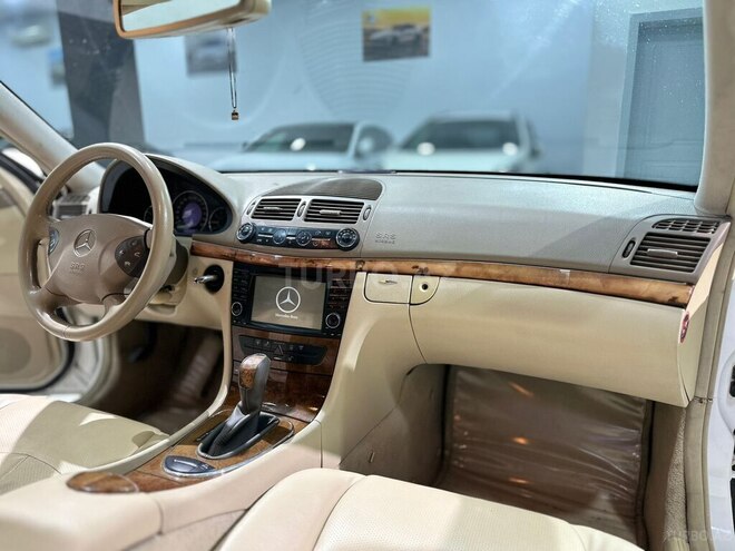 Mercedes E 240-8