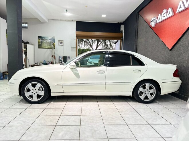 Mercedes E 240-4