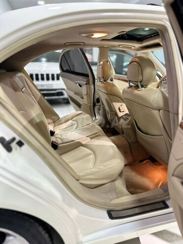 Mercedes E 240-11