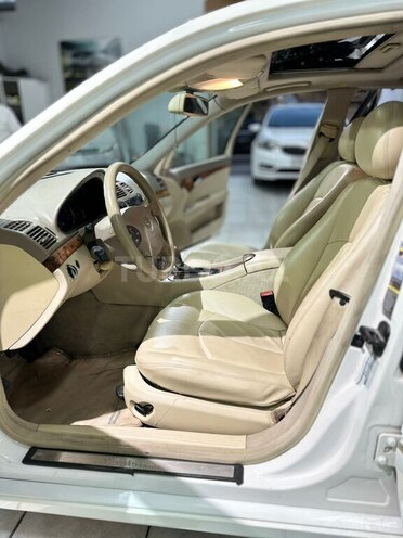Mercedes E 240-12