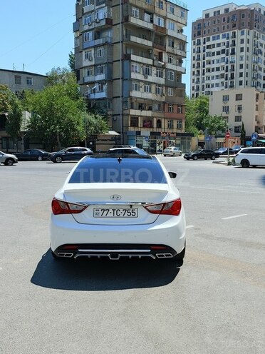 Hyundai Sonata-12