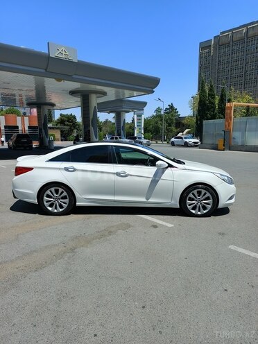 Hyundai Sonata-13