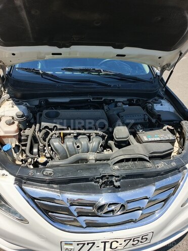 Hyundai Sonata-6